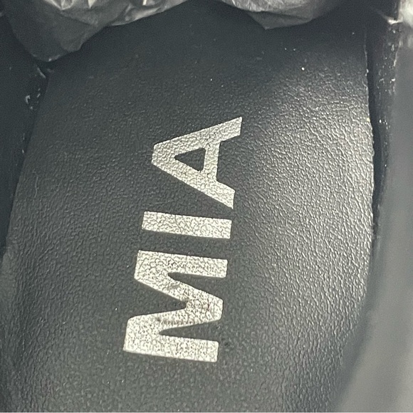 New Stitch Fix MIA Studded Kastro Heeled Ankle Booties Size 6 - Picture 3 of 7